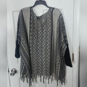 Fresh Monochrome Geometric Poncho